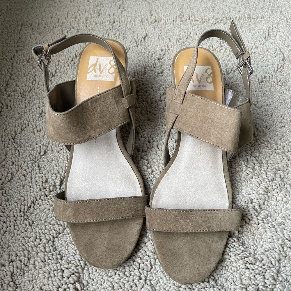 Dolce Vita dv8 wedge heels